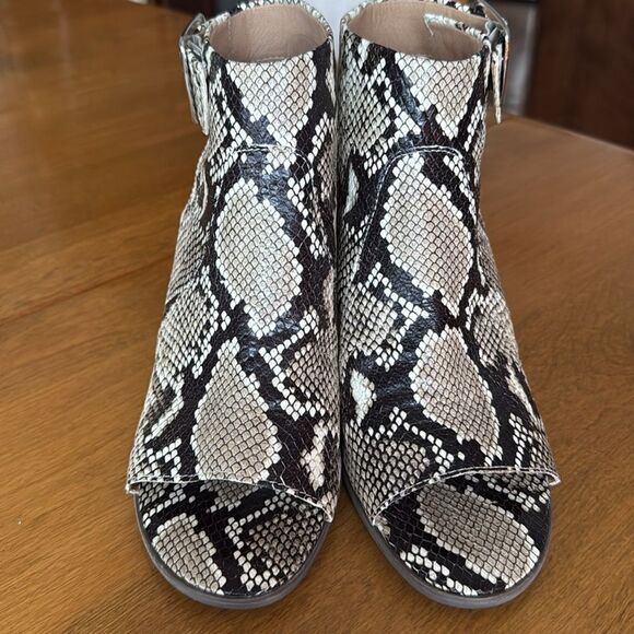 NEW Vionic “Blakely” peep-toe heels - Picture 3 of 6